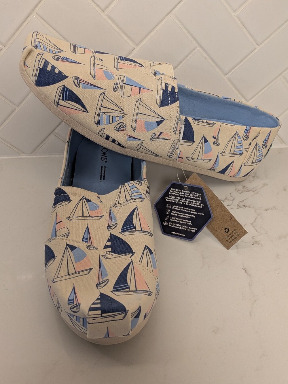 NWT TOMS alpagarta Sailboat slip-on shoes Women's Size10 Coastal Preppy Nautical